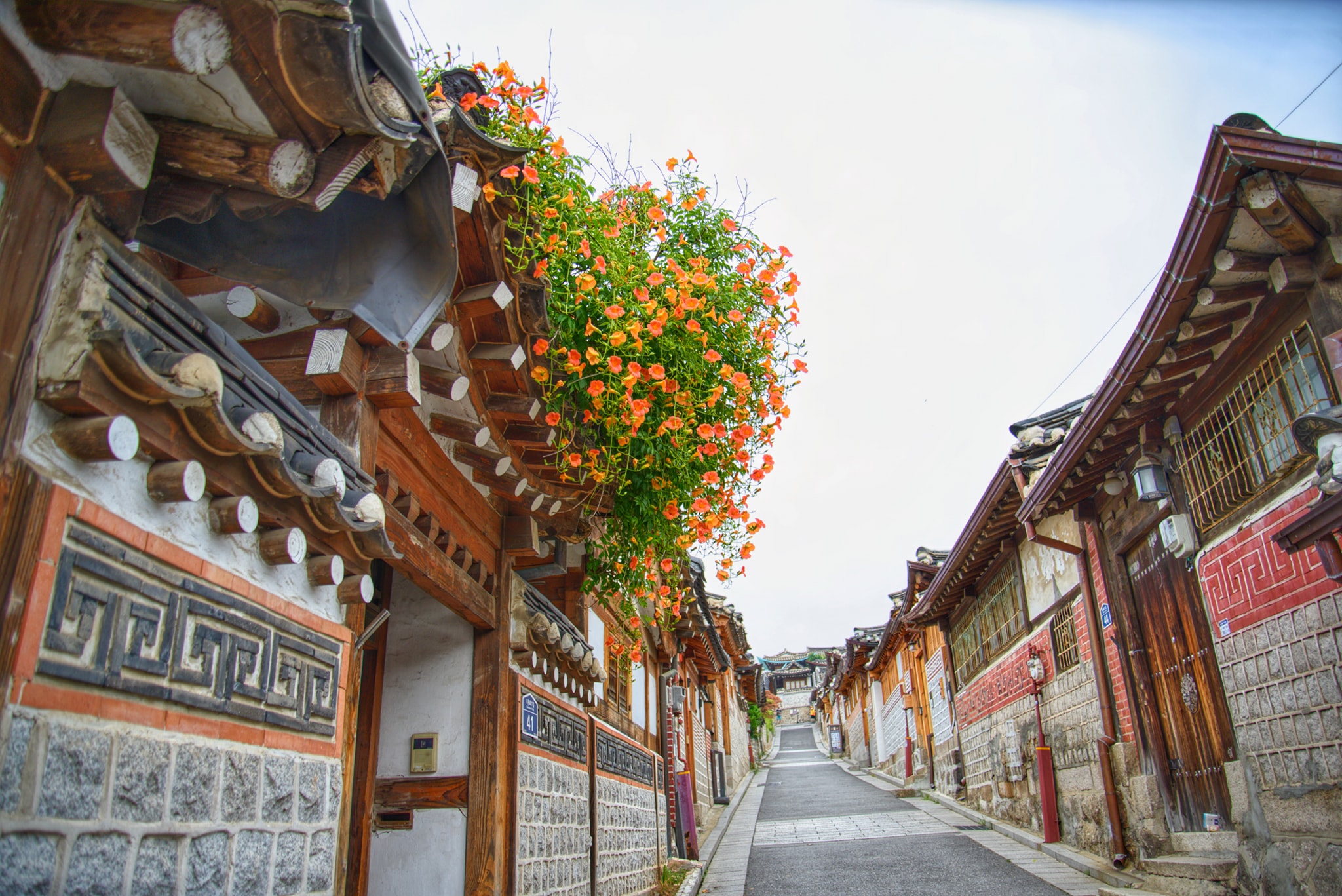 Khám phá làng cổ Hanok Bukchon giữa lòng Seoul hiện đại